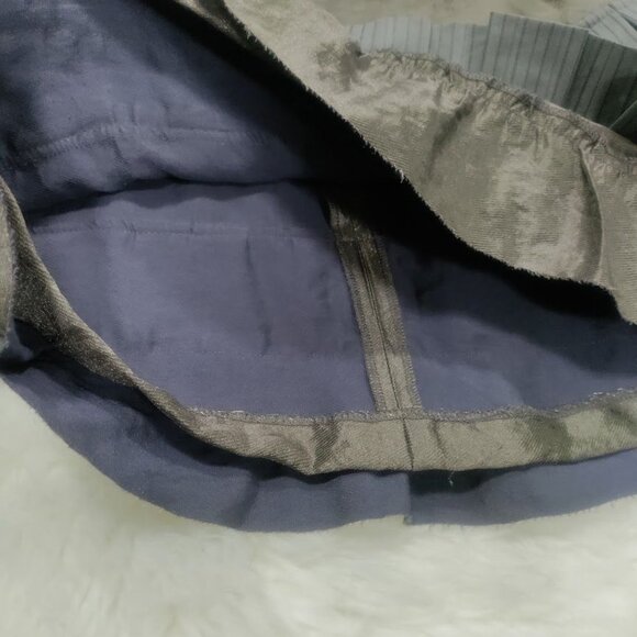 Bebe Punk Twee Metallic Gray Tiered Pleated Mini Skirt With Side 6 - Picture 7 of 9